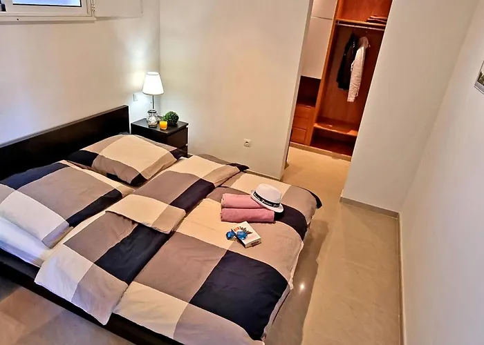 Lägenhet Charmantes In Mit Terrasse Und Gemeinsamem Pool By Interhome *