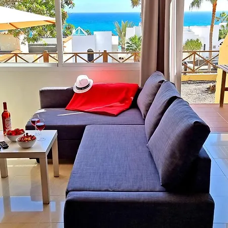 Charmantes In Mit Terrasse Und Gemeinsamem Pool By Interhome Appartamento